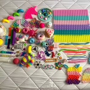60+ KIDS FUN FIDGET TOY SET